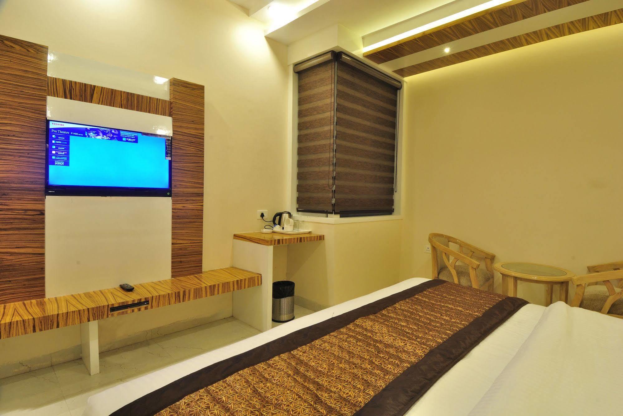 Aman Continental - 2mins From Railway Station And 5 Mins From Metro Hotel 3*