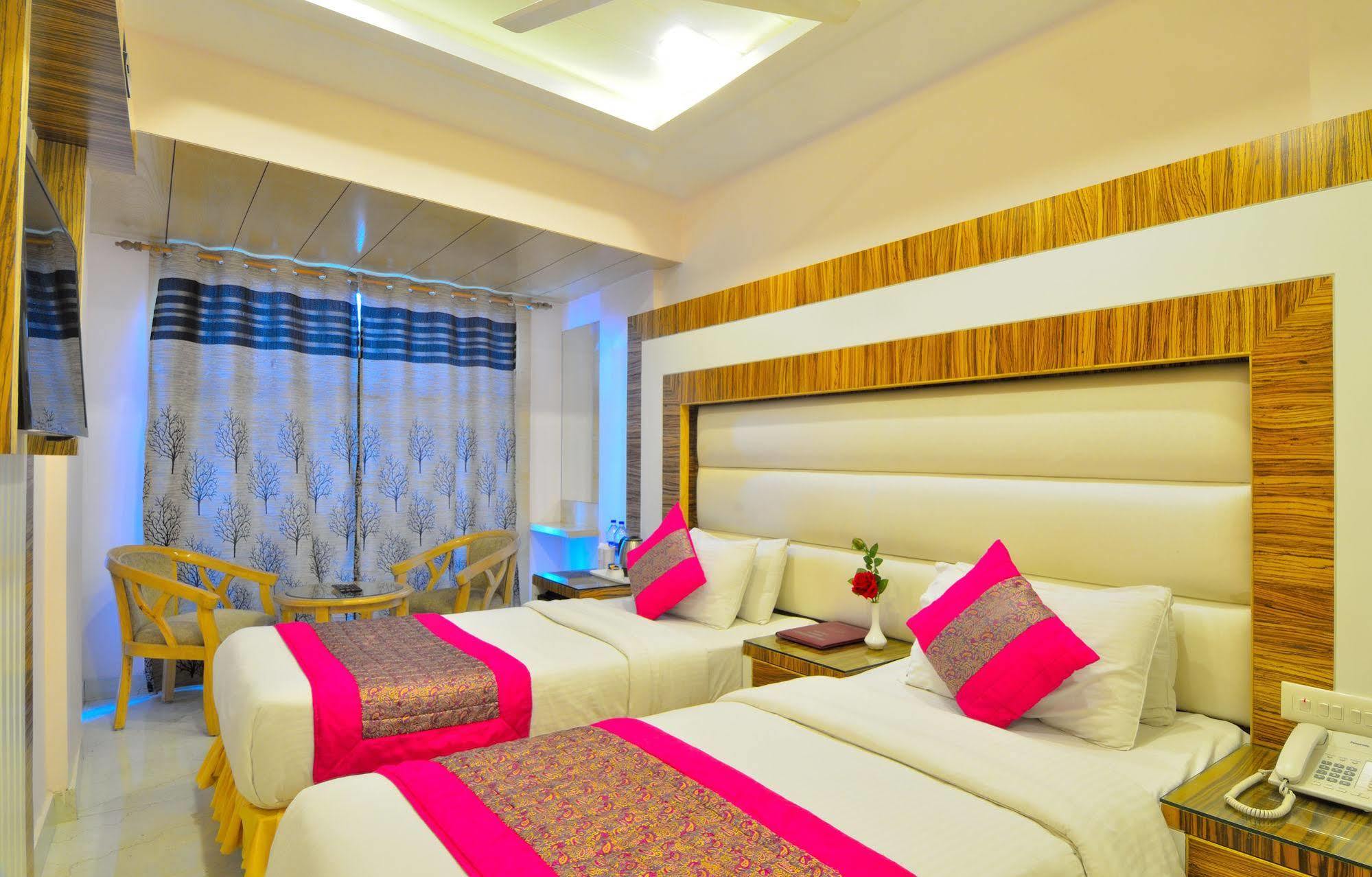 Aman Continental - 2mins From Railway Station And 5 Mins From Metro New Delhi