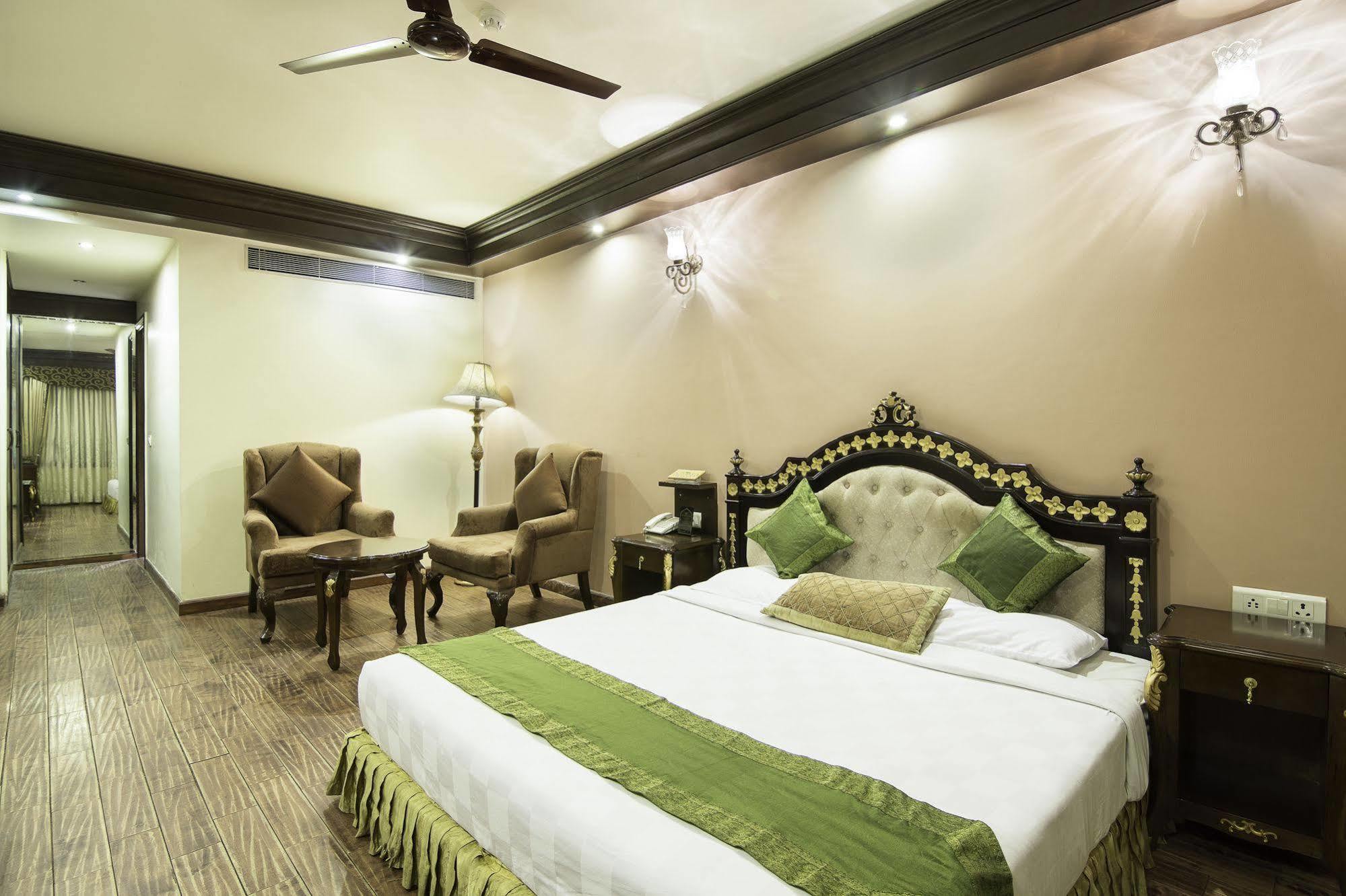 Hotel Treebo Tryst Royce New Friends Colony 3*