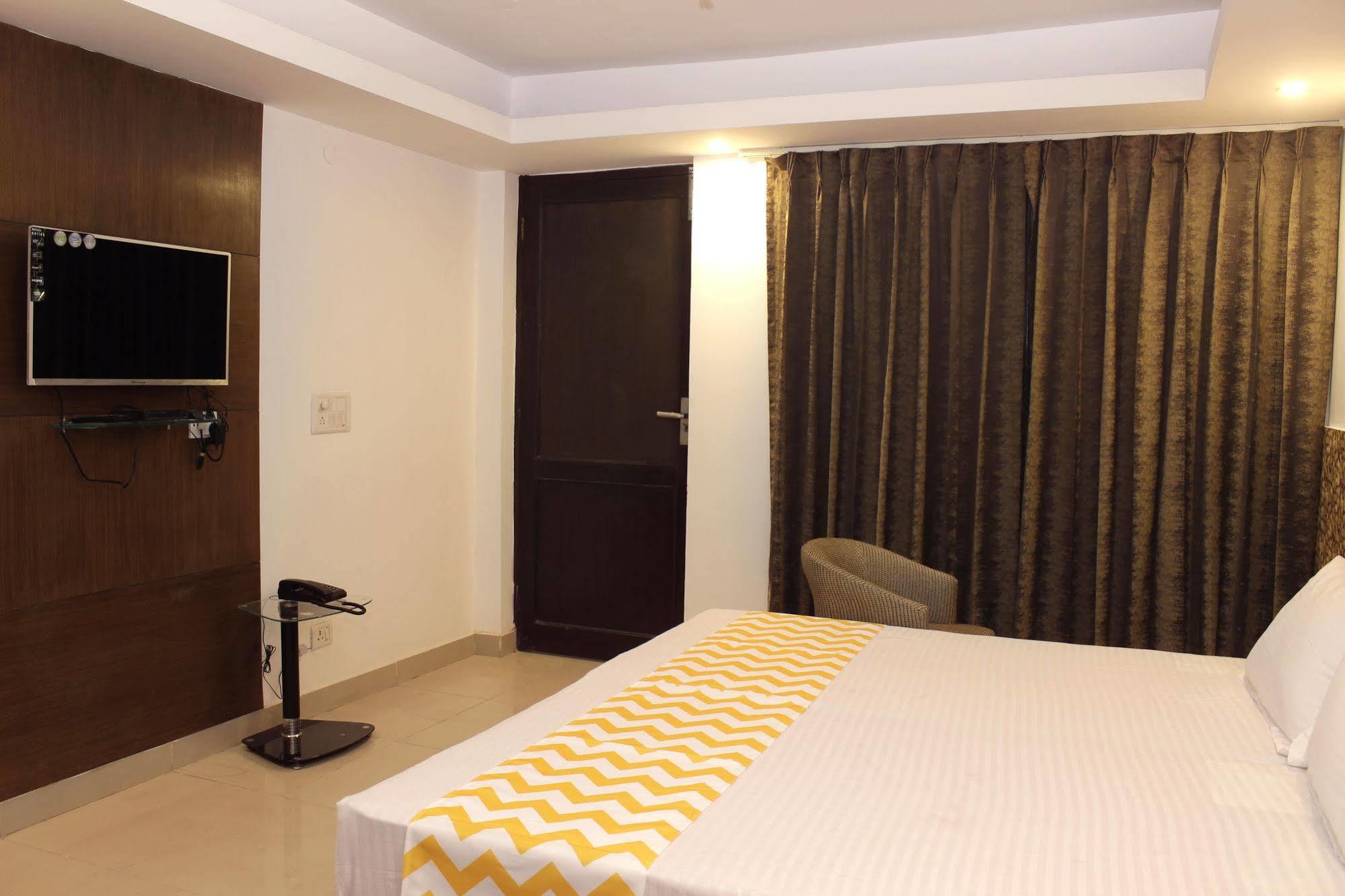 Apartment Fabhotel Blueberry Hauz Khaz 3*