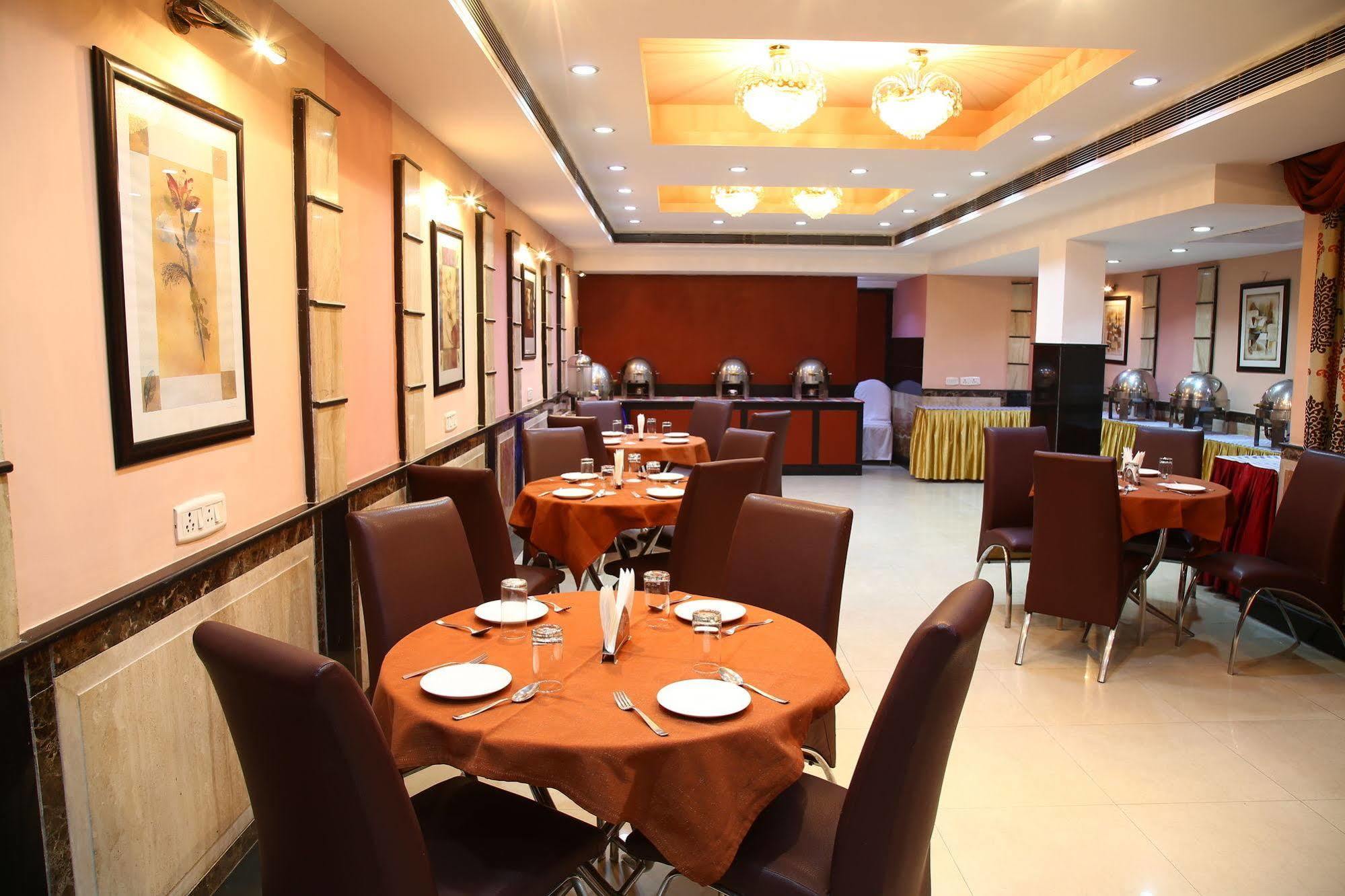 Hotel Fabhotel Conclave Executive Nehru Place 3*