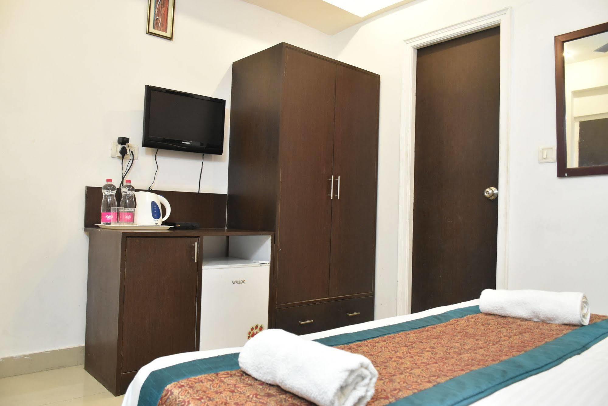 Hotel Airport Port View 3*