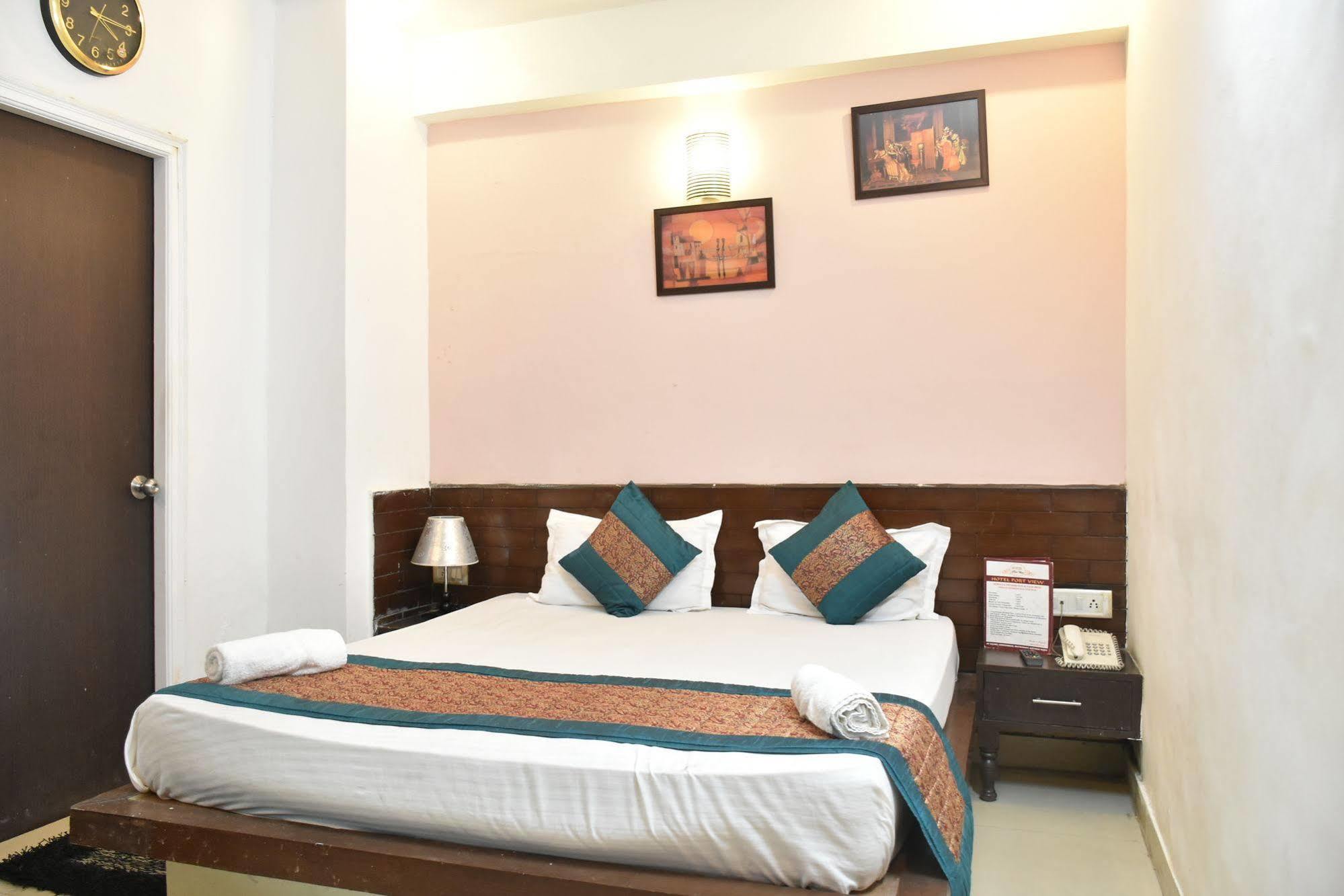 Hotel Airport Port View 3*