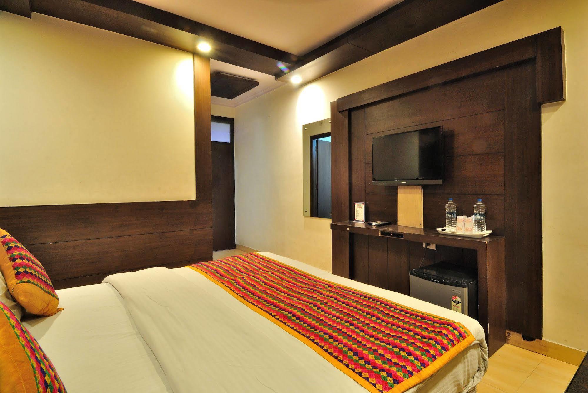 Hotel Check In Main Bazar New Delhi