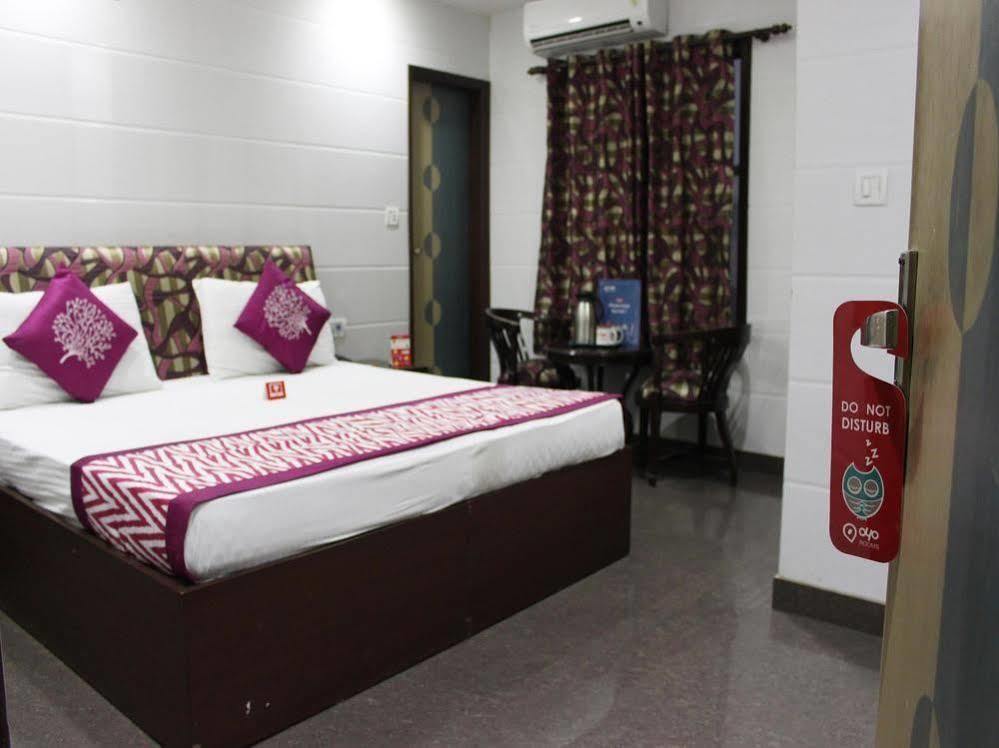 Oyo 2705 Preet Palace