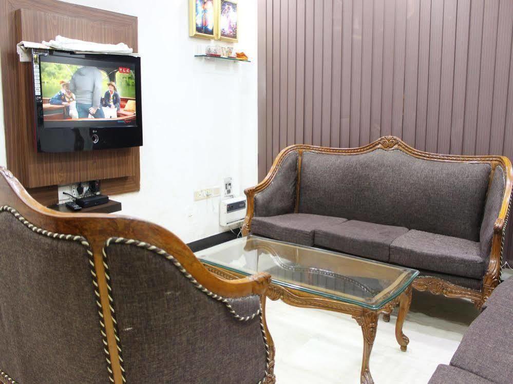 Oyo 2705 Preet Palace