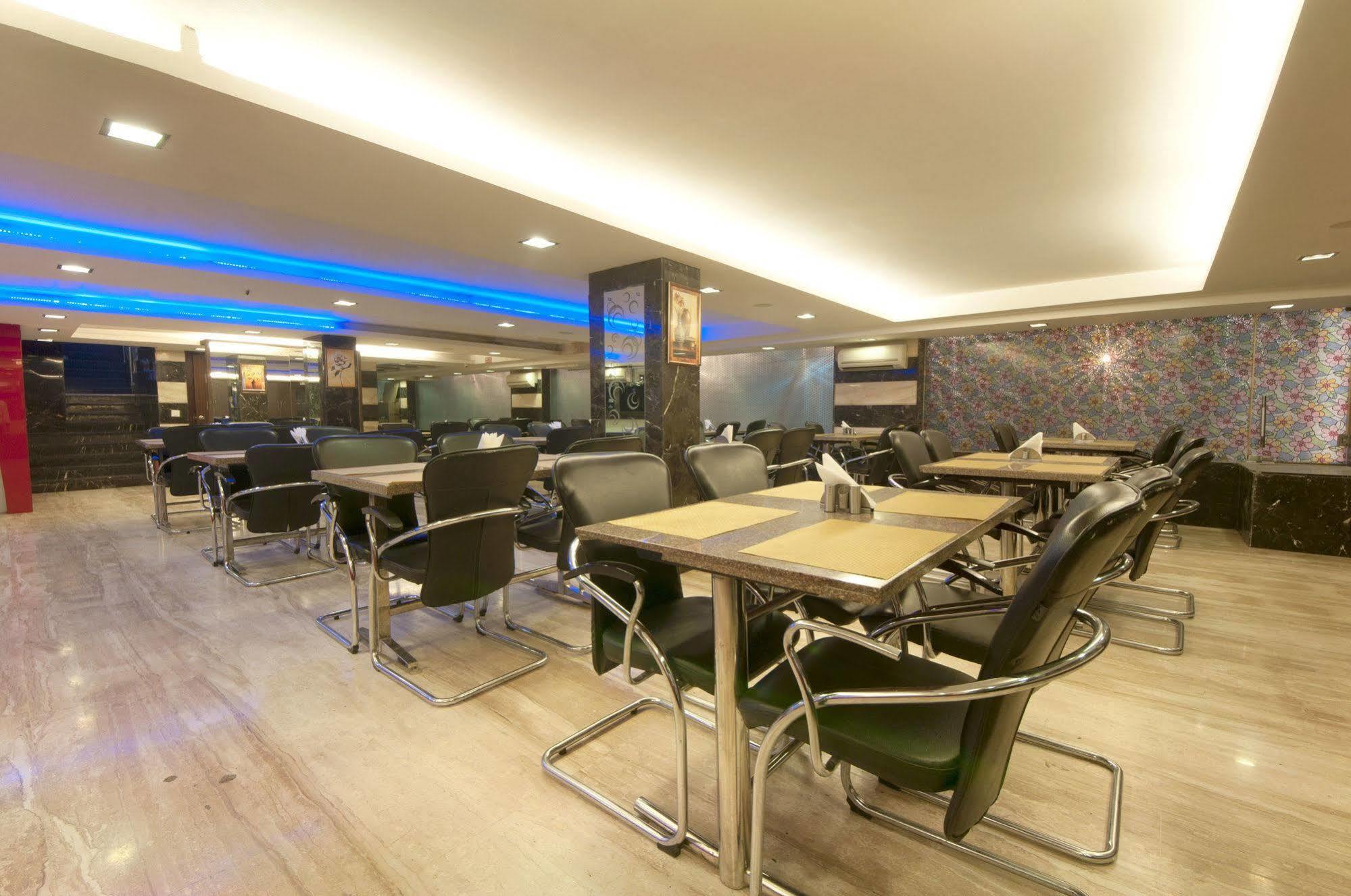 Amaltas International - Delhi-16 Hotel