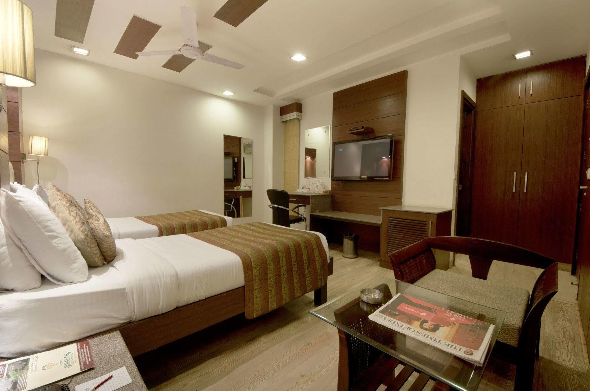 Amaltas International - Delhi-16 Hotel Nova Deli