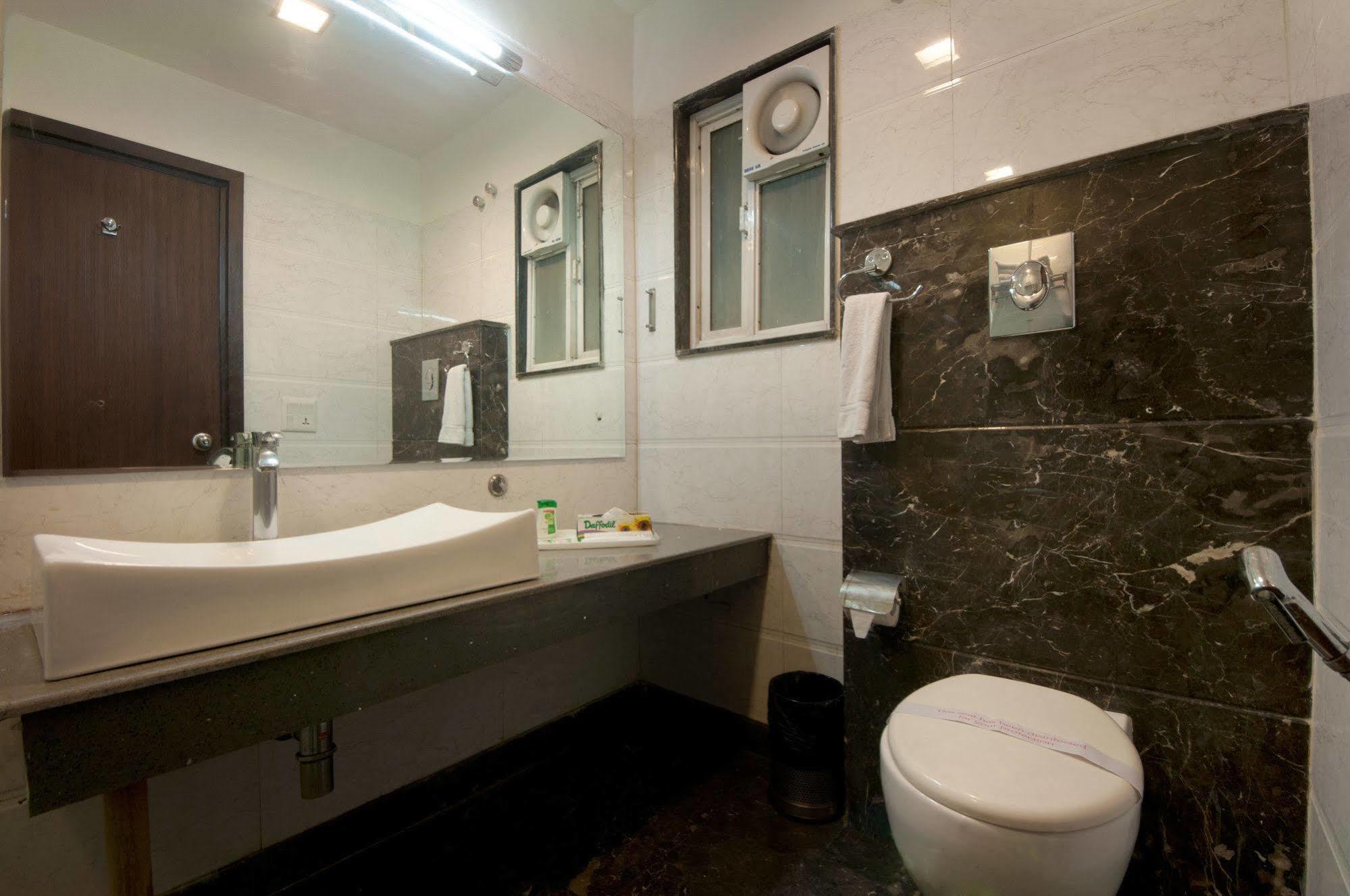 Hotel Amaltas International - Delhi-16