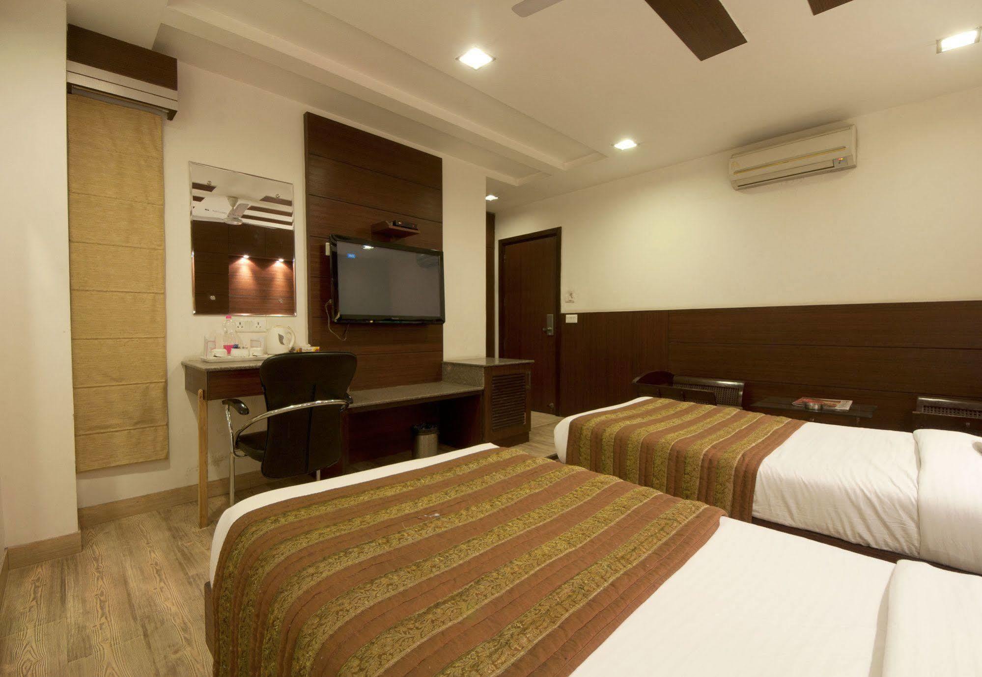 Hotel Amaltas International - Delhi-16 Nova Deli