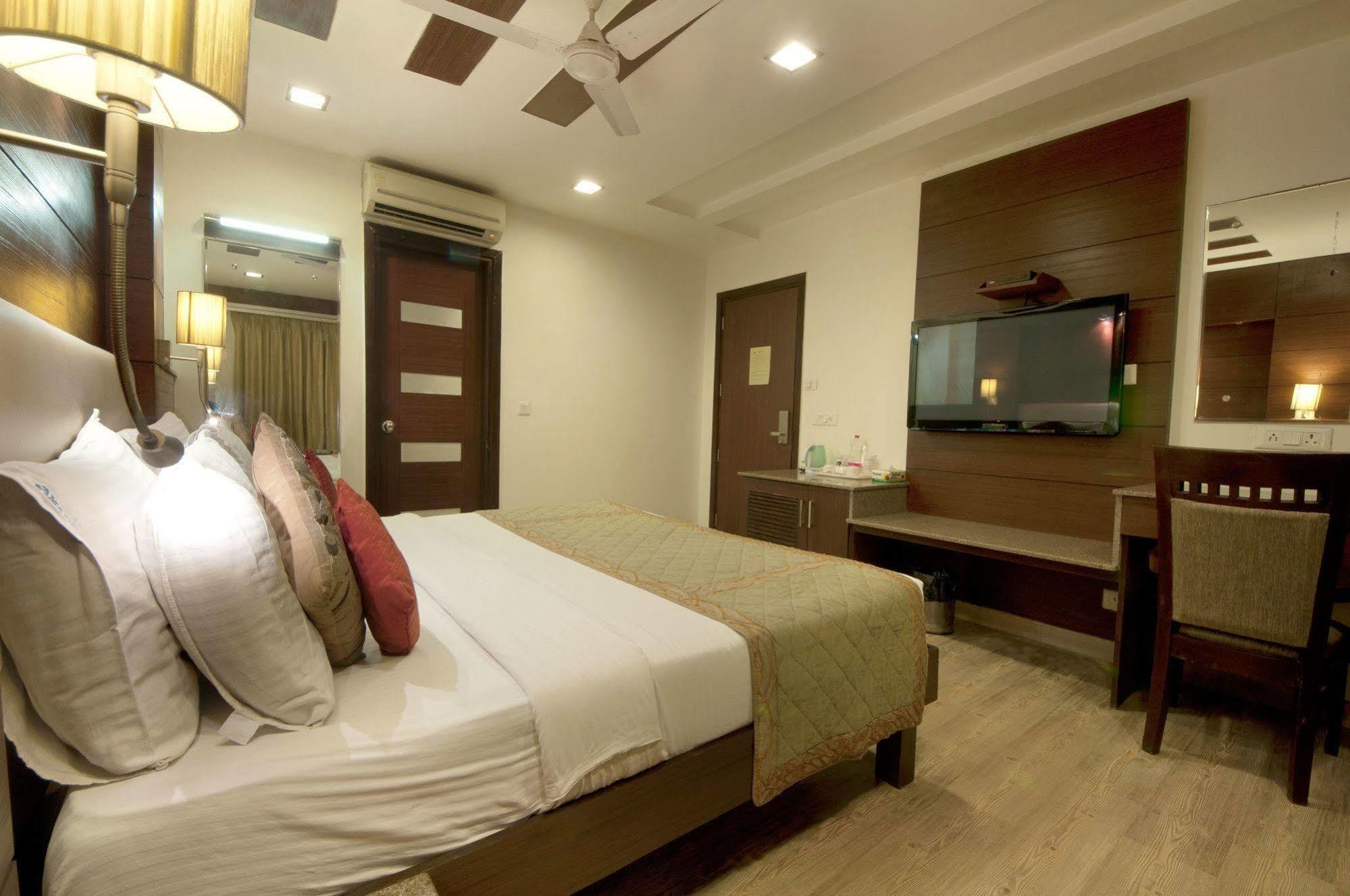 Amaltas International - Delhi-16 Hotel