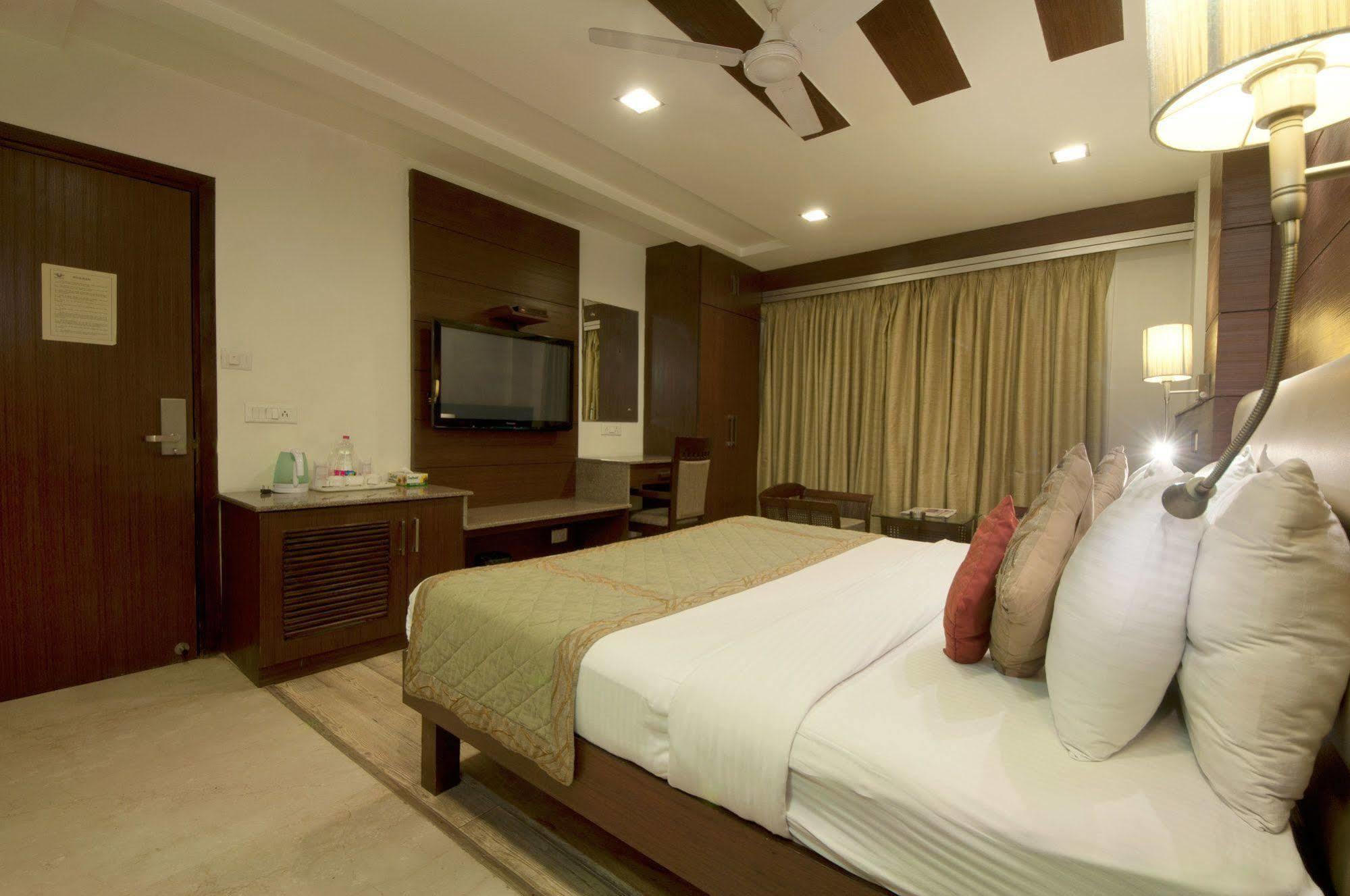 Hotel Amaltas International - Delhi-16 Nova Deli