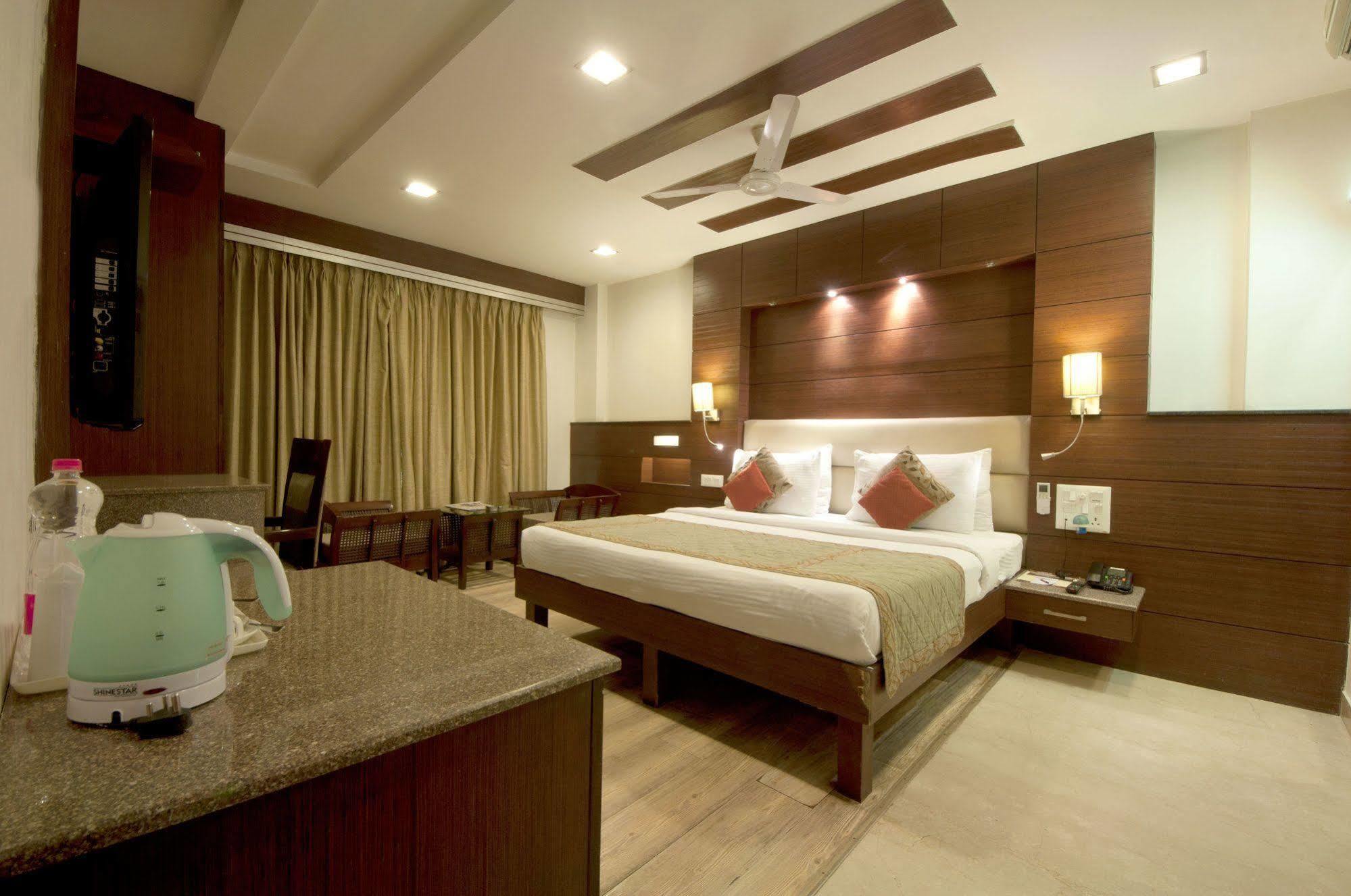 Hotel Amaltas International - Delhi-16 3*