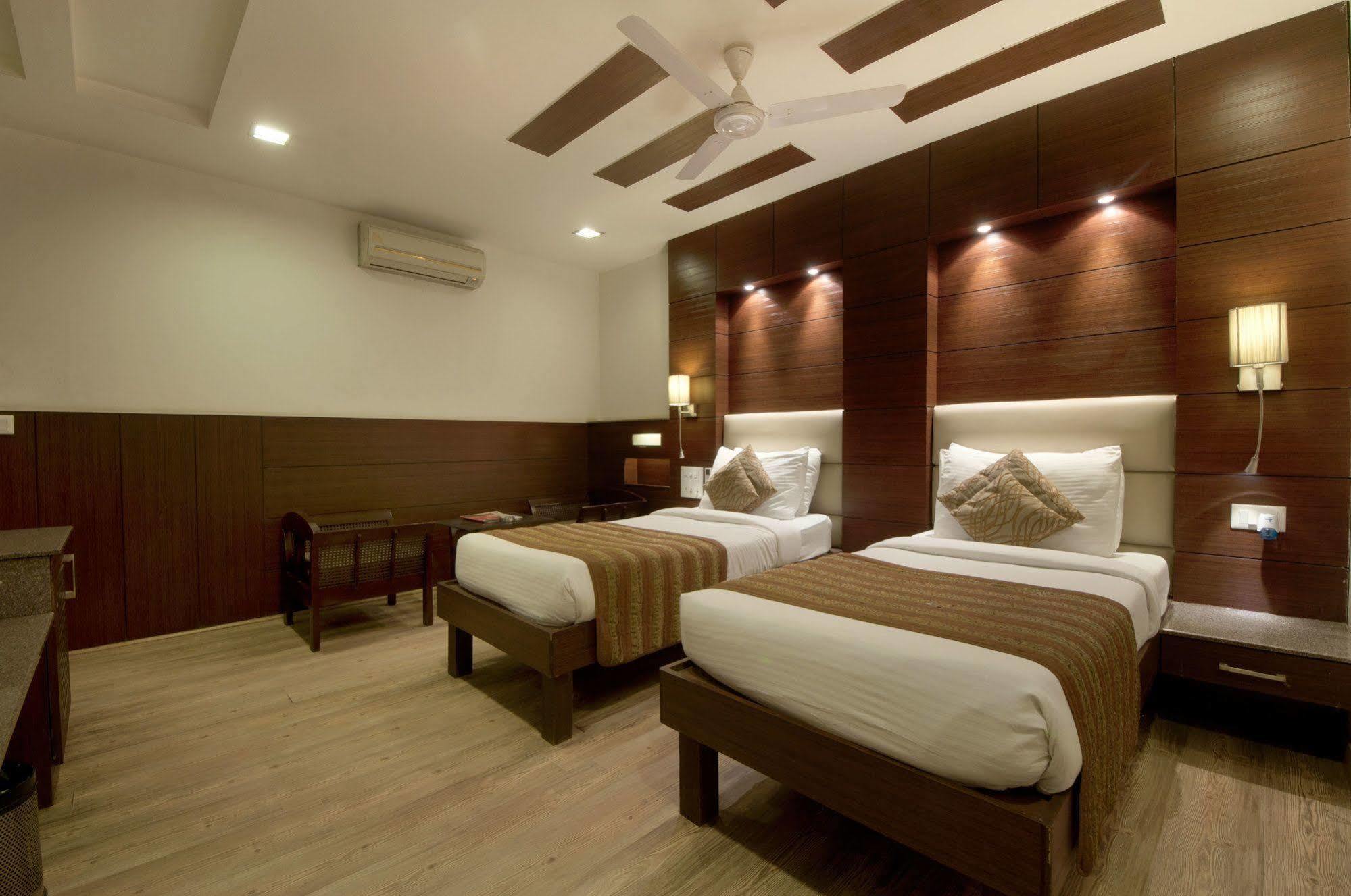 Amaltas International - Delhi-16 Hotel
