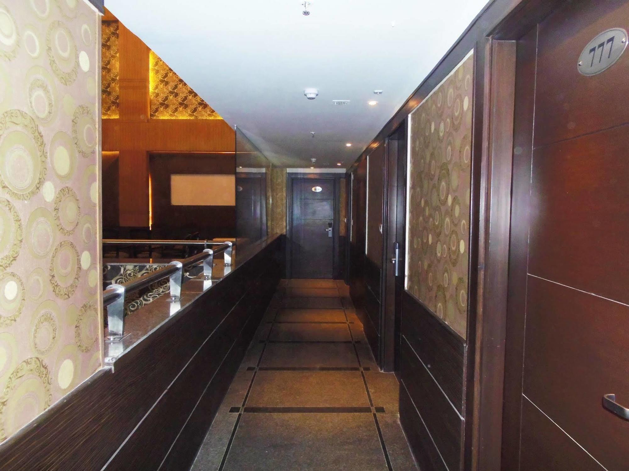 Pitrashish Pride Igi Intl Airport 4*