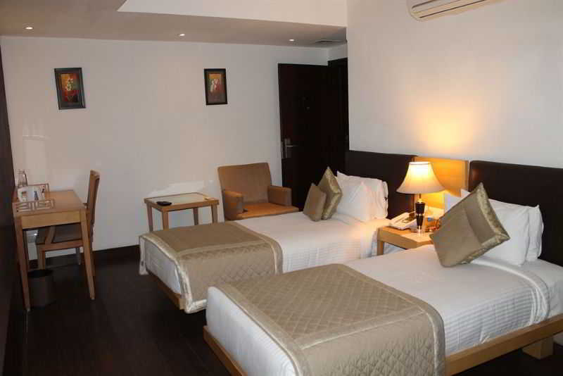 Lotus Airport Hotel, Hotel