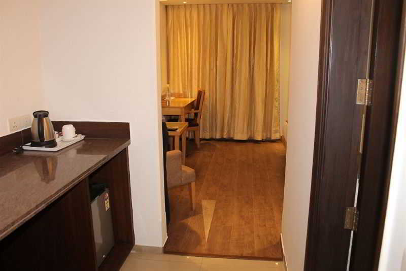 Hotel Lotus Airport Hotel, 3*