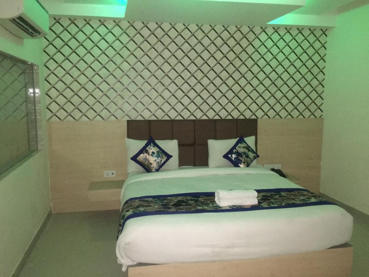 Airport D'capitol Hotel 3*