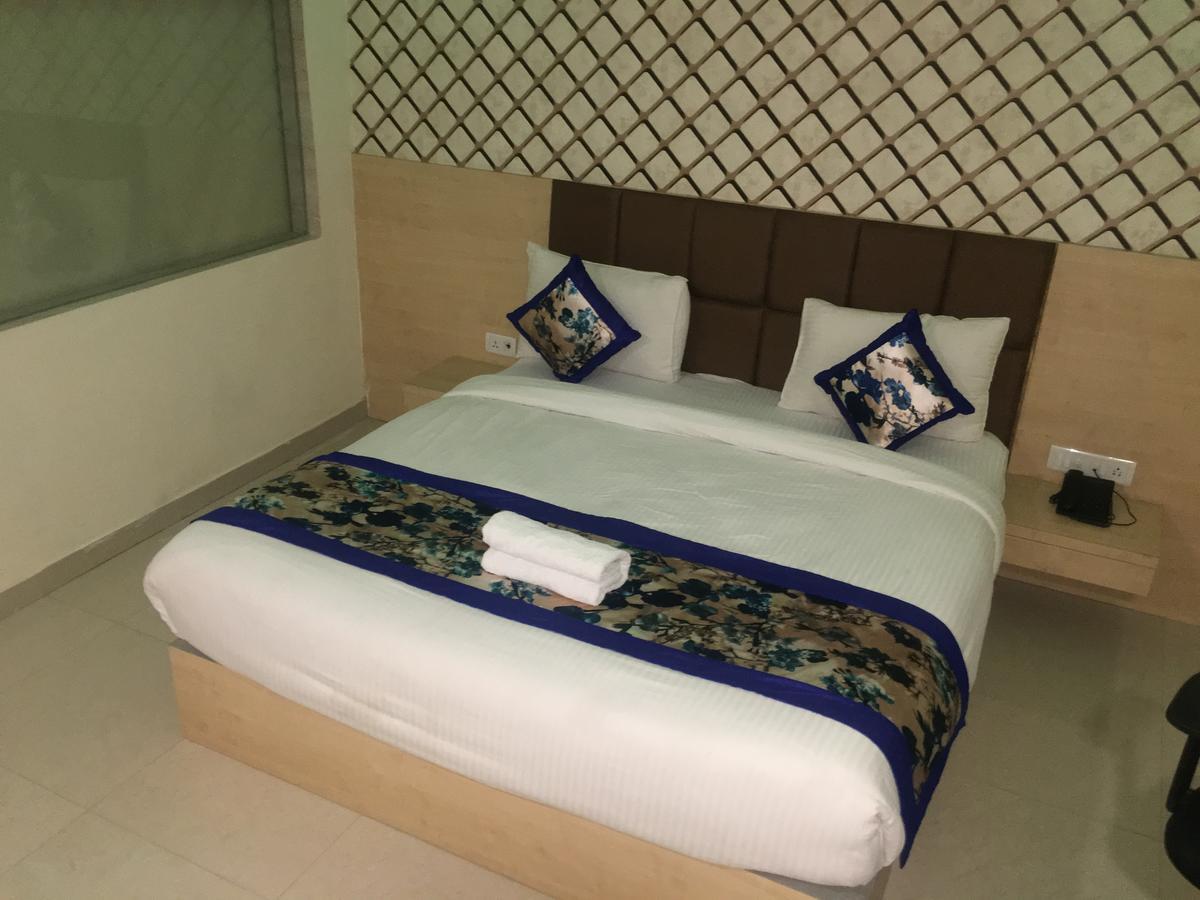 Airport D'capitol Hotel