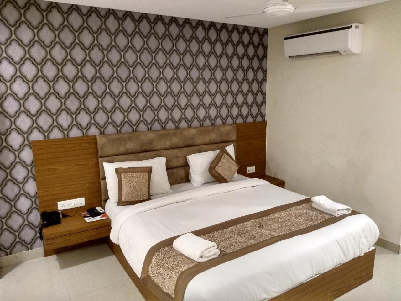 Airport D'capitol Hotel
