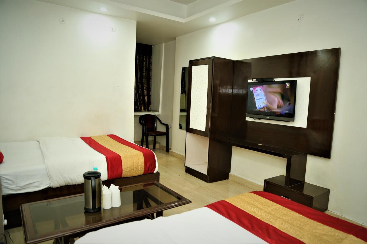 Suzi International, Near Station Hotel New Delhi