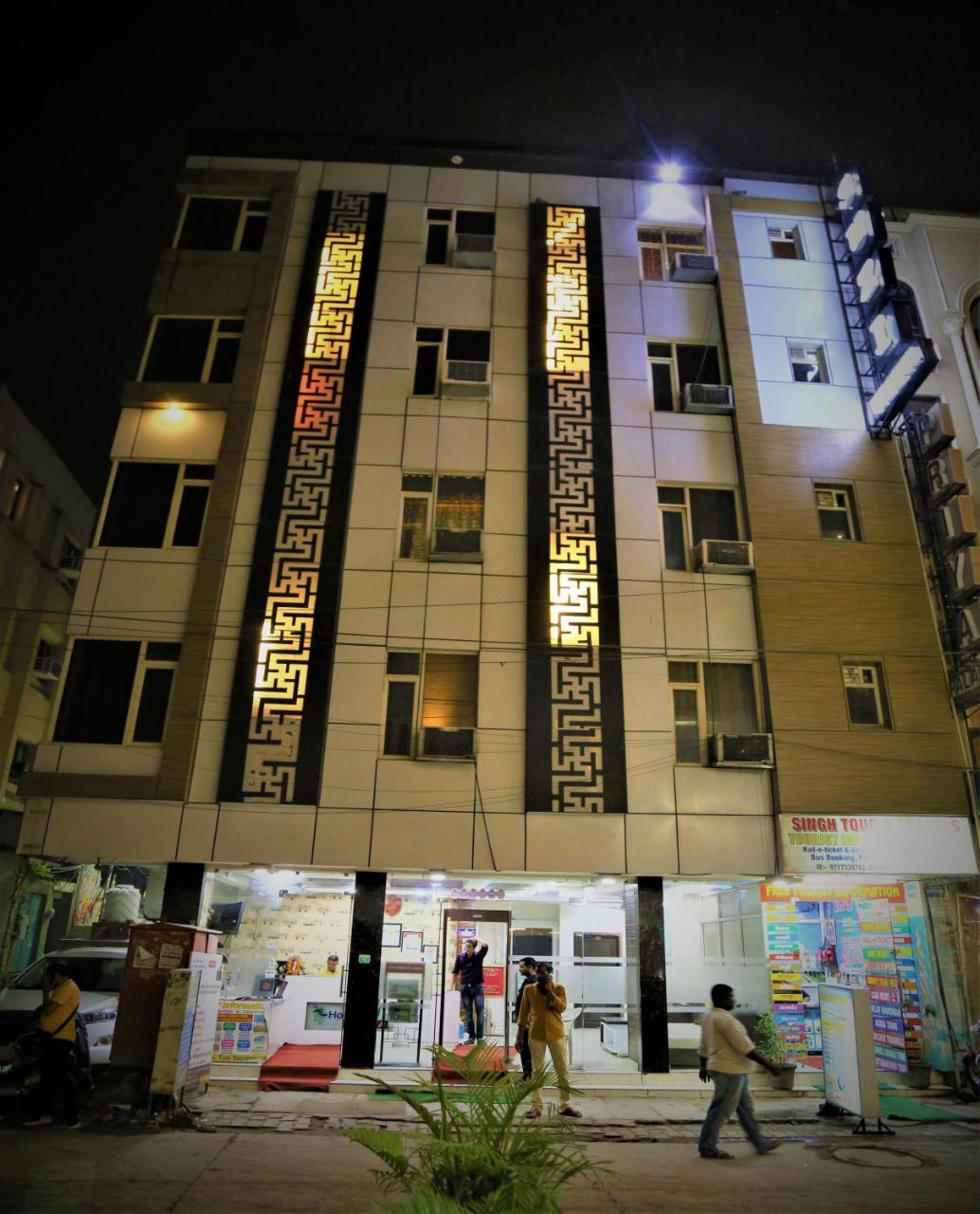 Hotel Suzi International, Near Station 3*