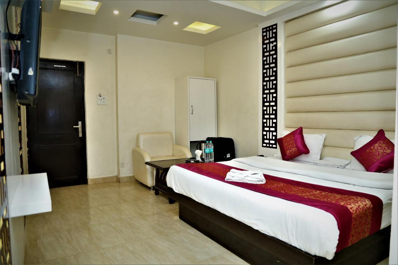 Suzi International, Near Station New Delhi