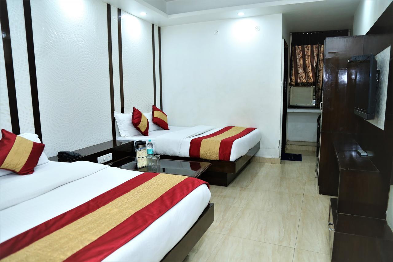 Suzi International, Near Station Hotel 3*