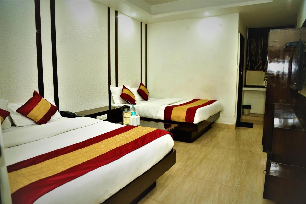 Suzi International, Near Station Hotel 3*