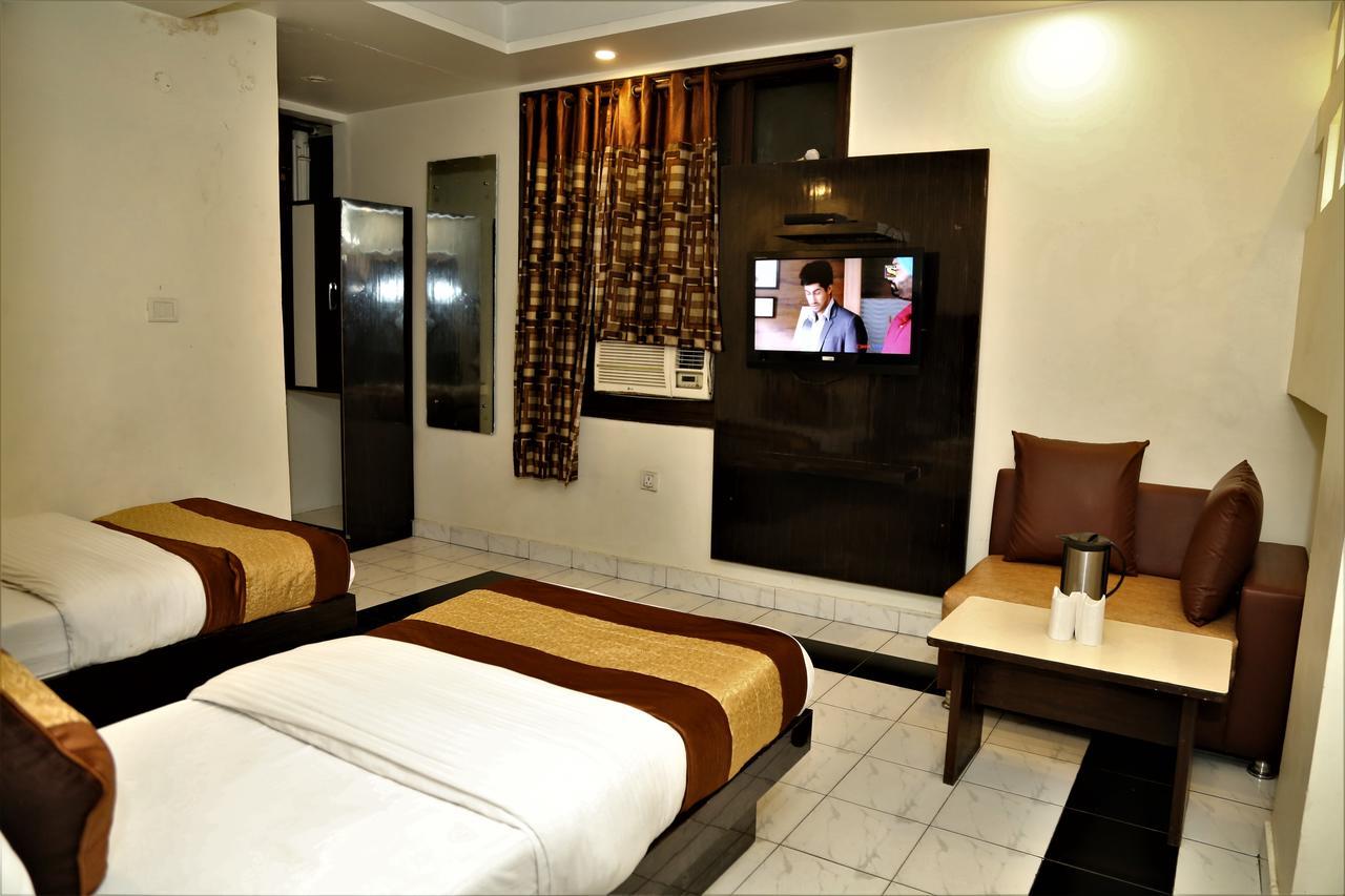 Suzi International, Near Station Hotel 3*