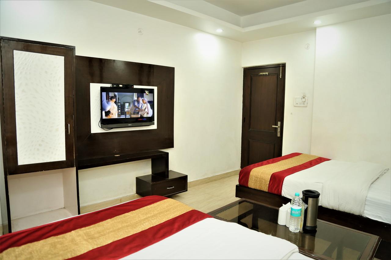 Suzi International, Near Station New Delhi