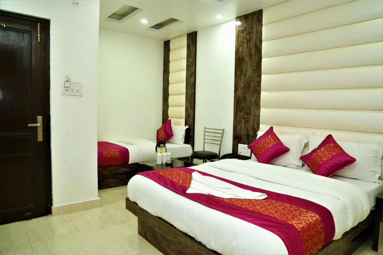 Suzi International, Near Station Hotel 3*