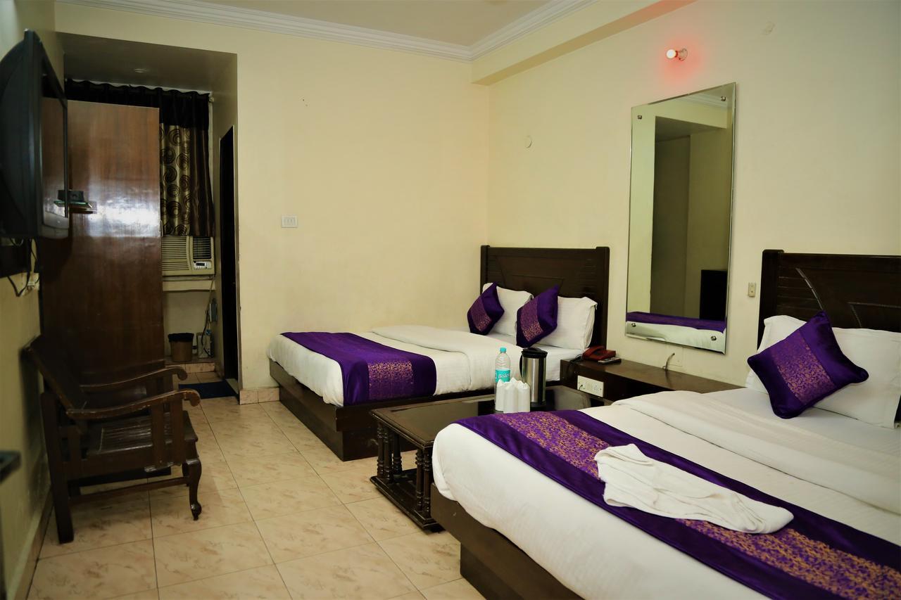Suzi International, Near Station Hotel 3*