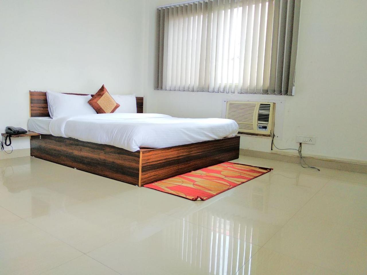 Apartment The Radiance And New Delhi