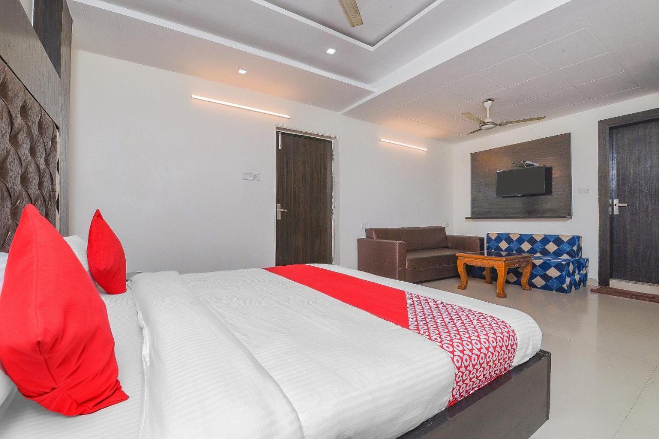 Hotel Oyo 14721 Vishesh Continental Delhi (National Capital Territory of India)