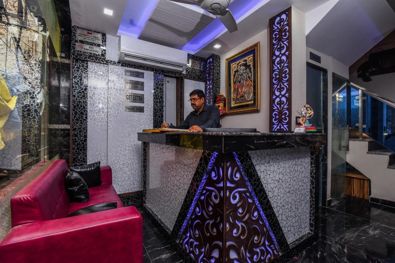 Dollar Hotel