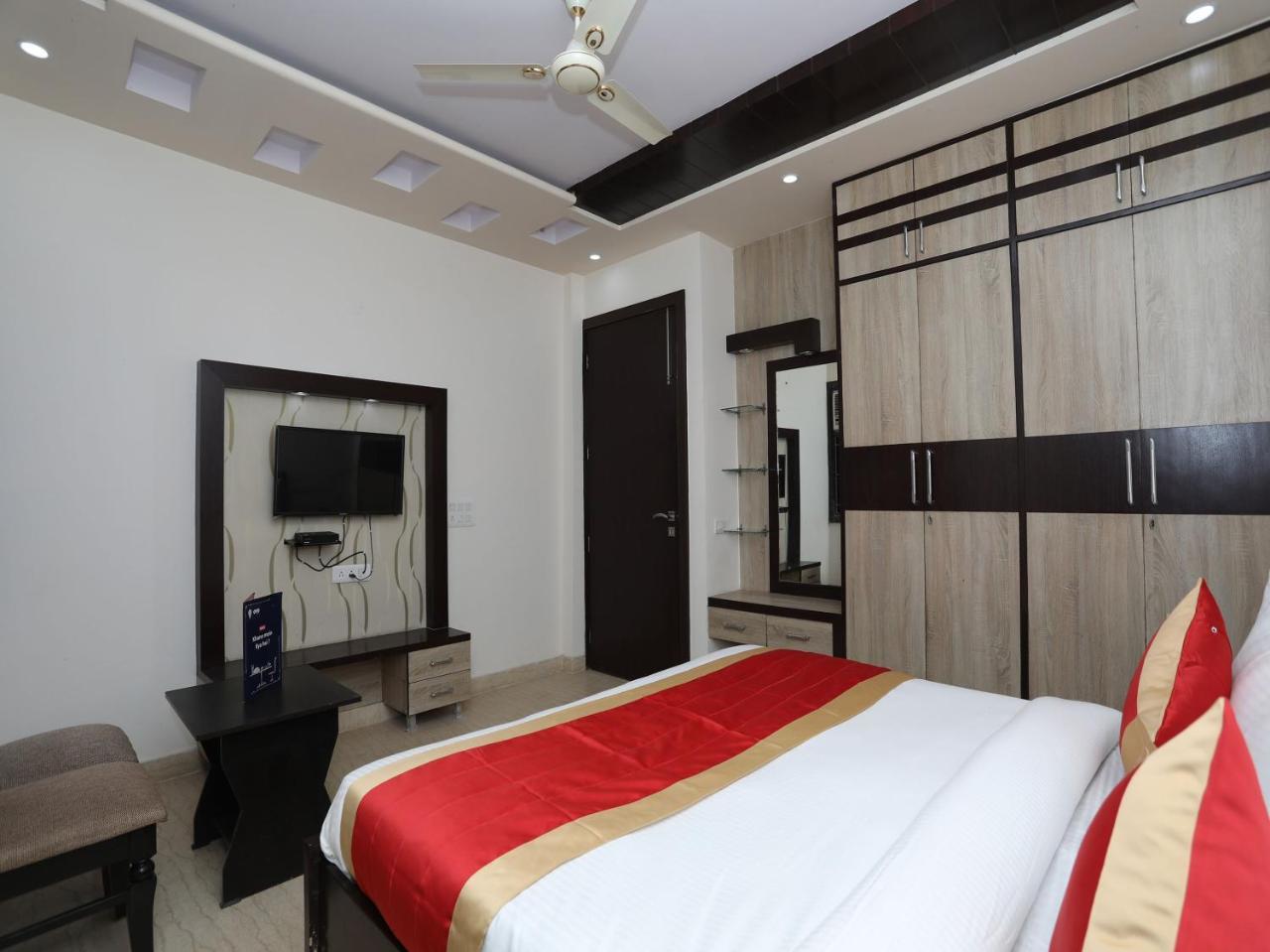 Oyo 10960 Royal India Hotel New Delhi