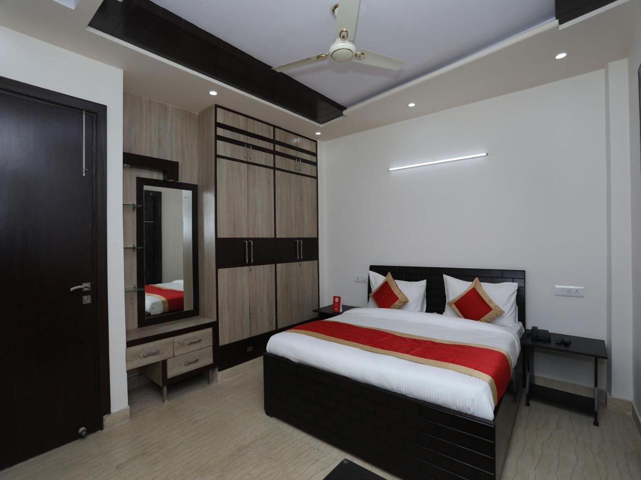 Oyo 10960 Royal India