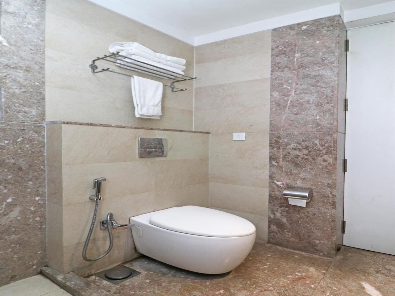 Oyo 9536 Bee For Hotel New Delhi
