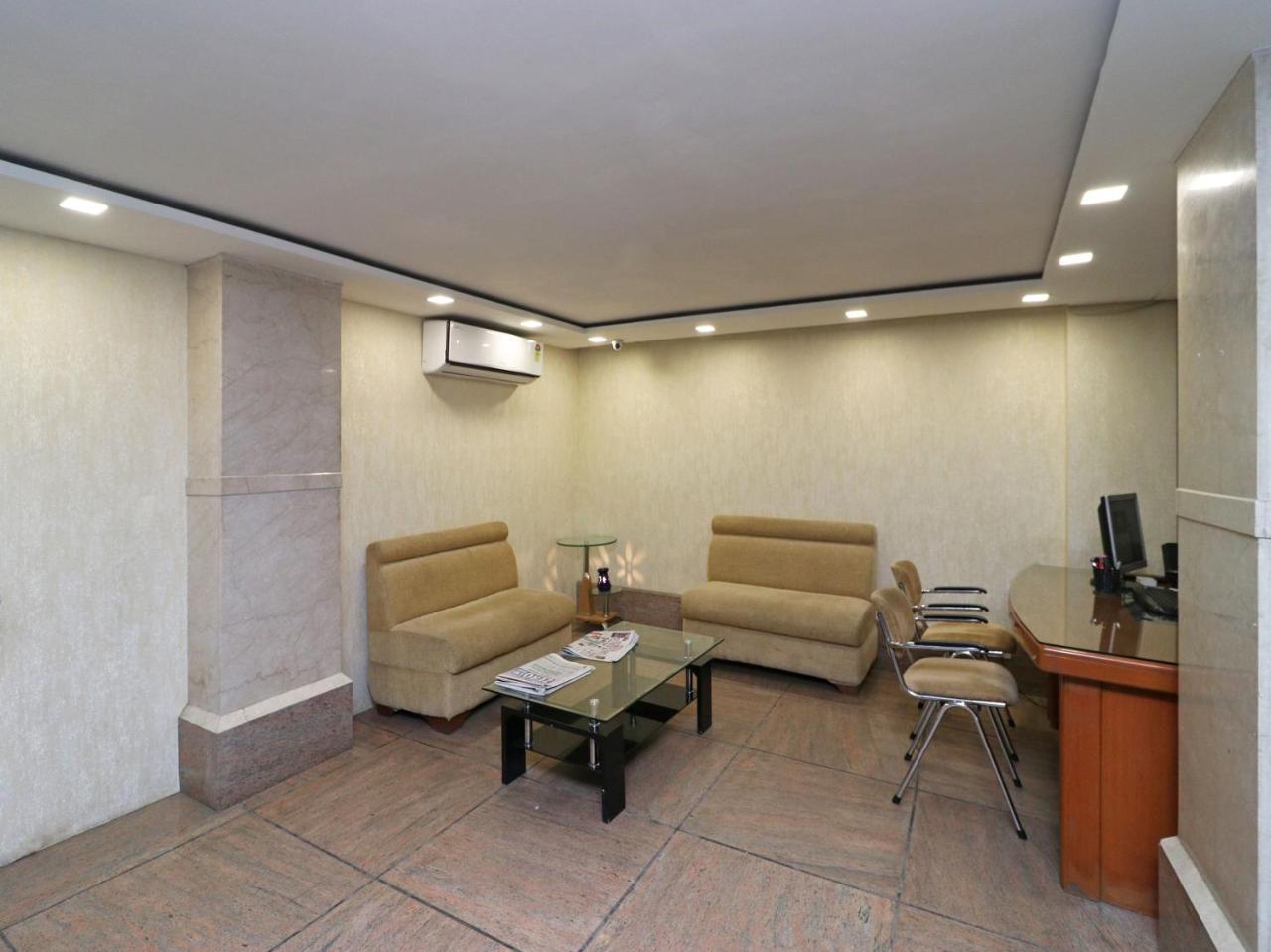 Oyo 9536 Bee For Hotel
