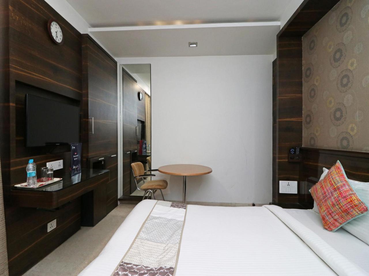 Hotel Oyo 9536 Bee For New Delhi