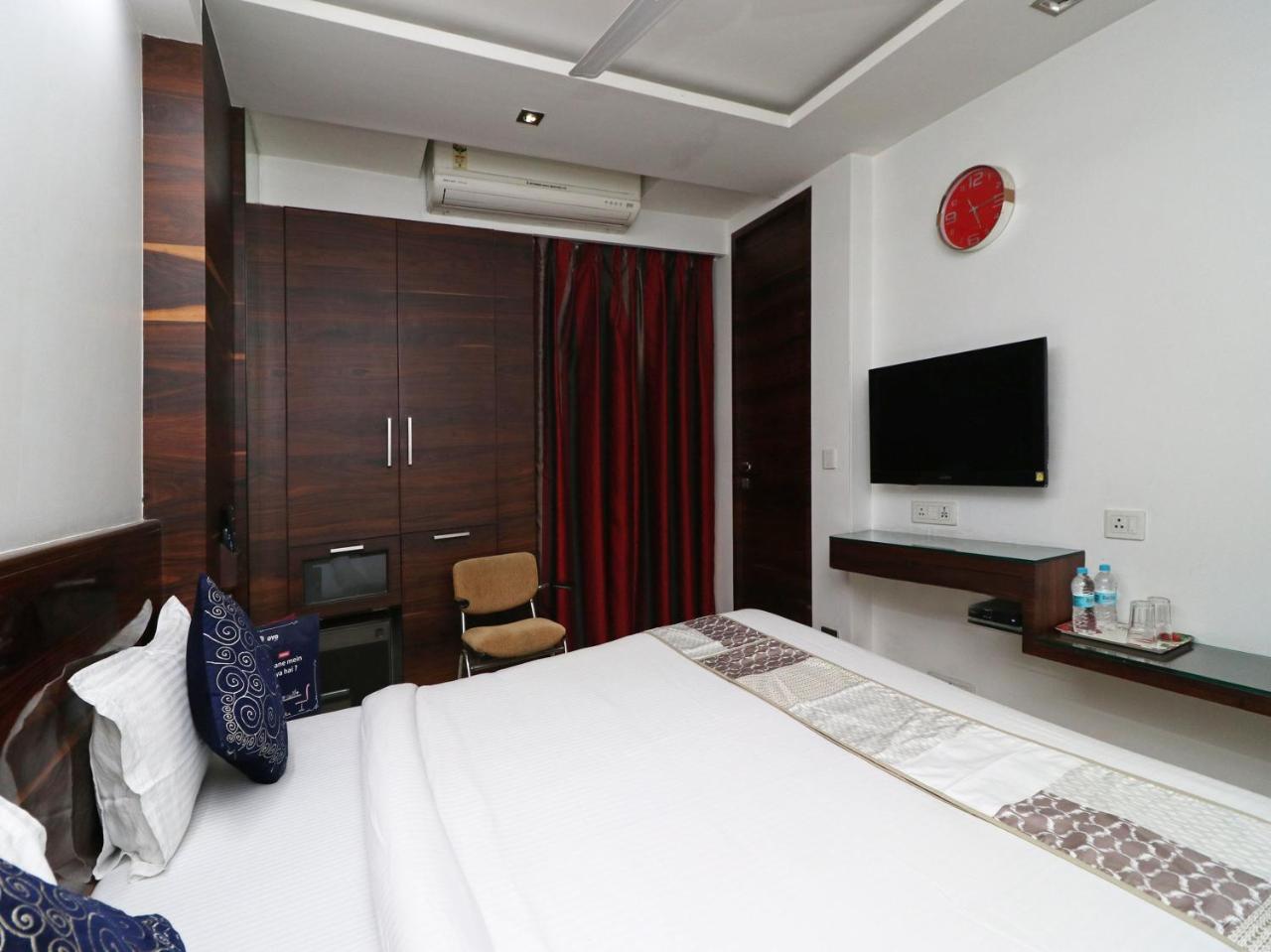 Oyo 9536 Bee For 3* New Delhi
