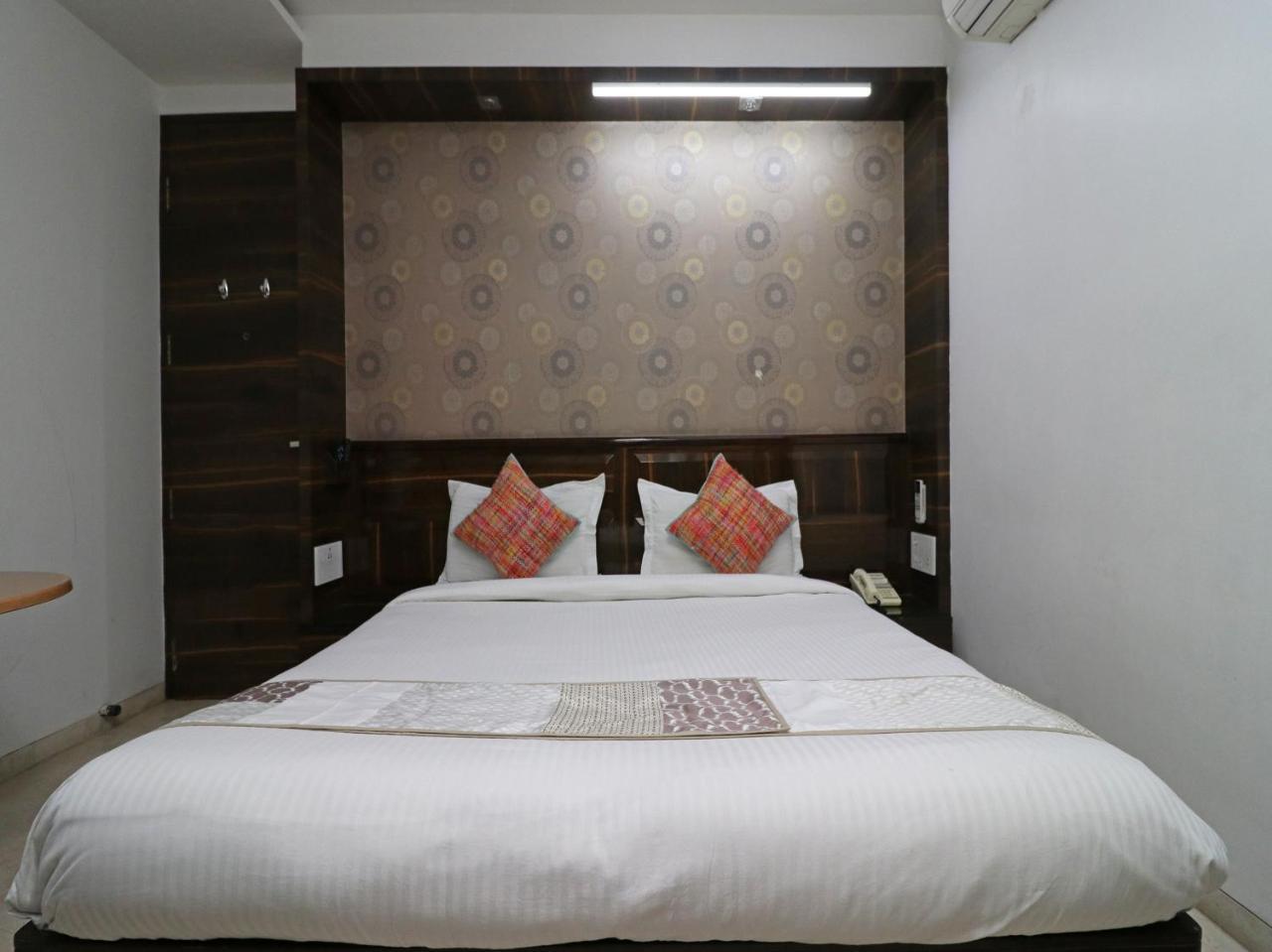 Hotel Oyo 9536 Bee For 3*