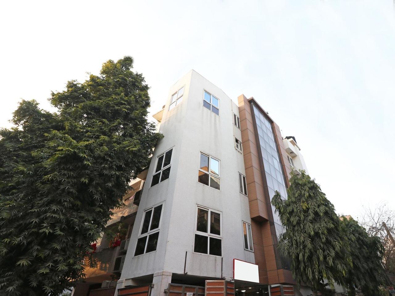 Oyo 9536 Bee For Hotel New Delhi