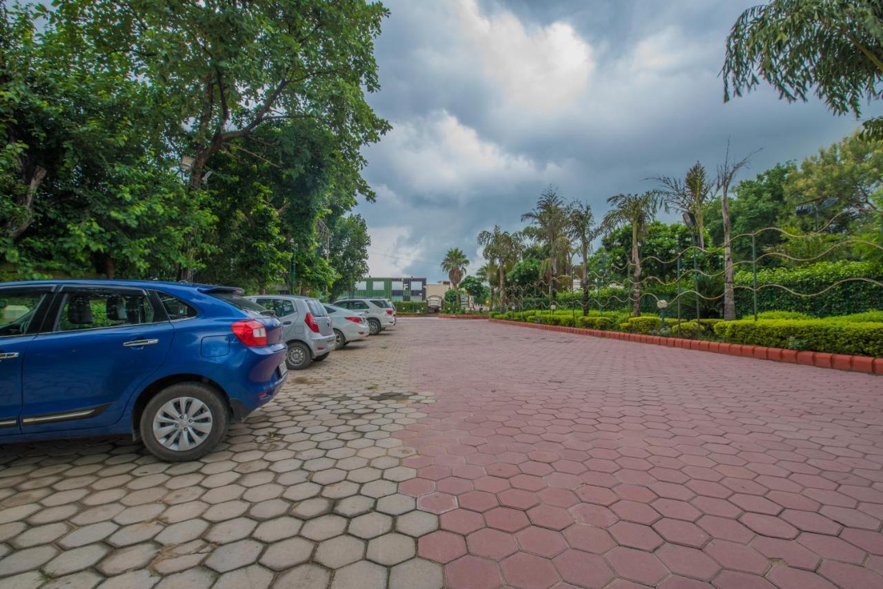 Hotel Celebration Gardens New Delhi