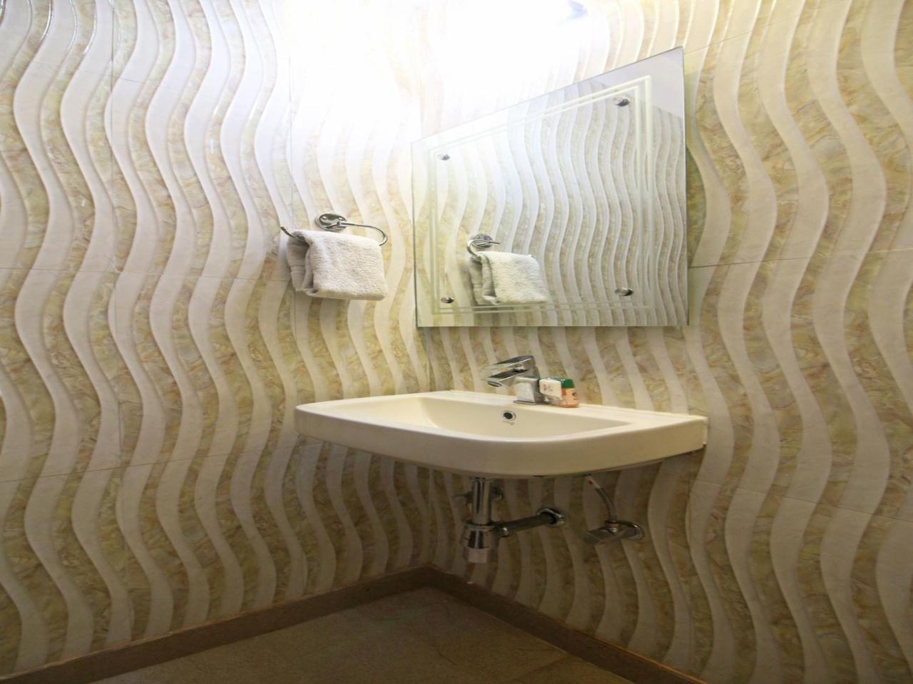 Oyo 393 Rk Grand 3* Delhi (National Capital Territory of India)