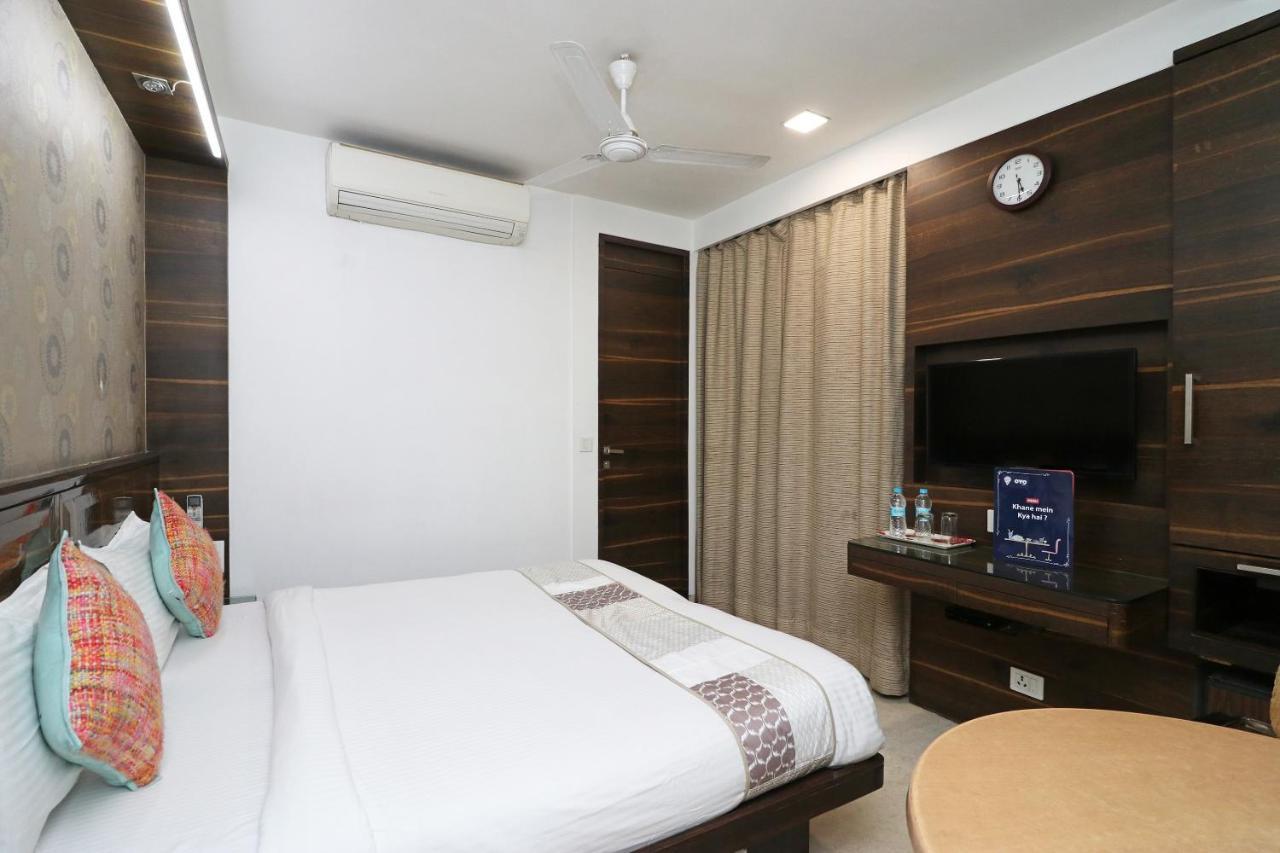 Oyo 9536 Bee For Hotel
