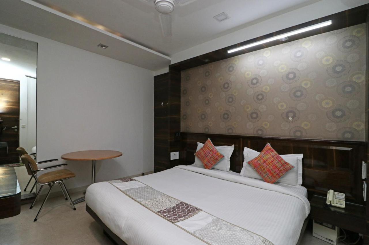 Oyo 9536 Bee For 3* New Delhi