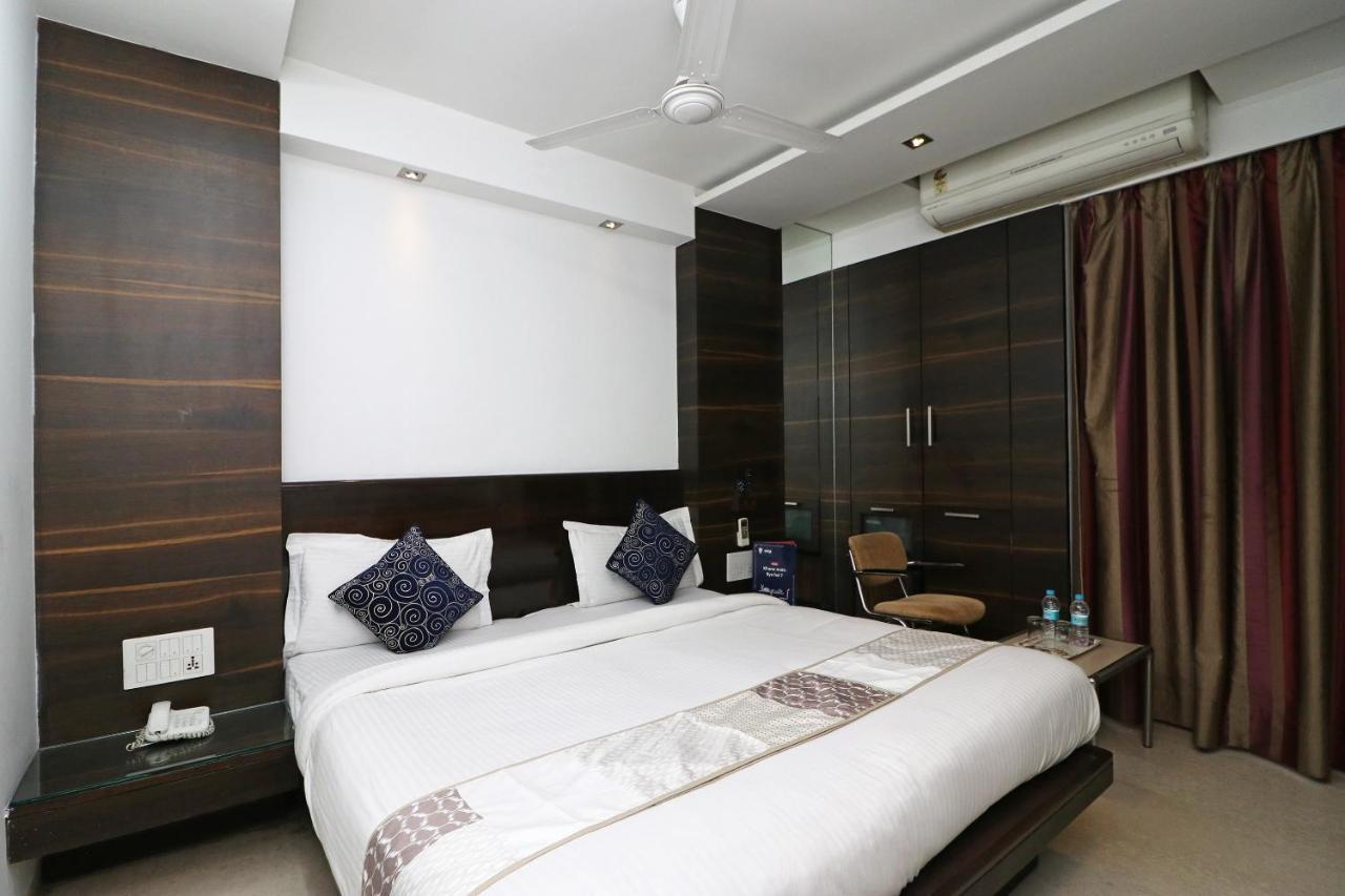 Oyo 9536 Bee For 3* New Delhi
