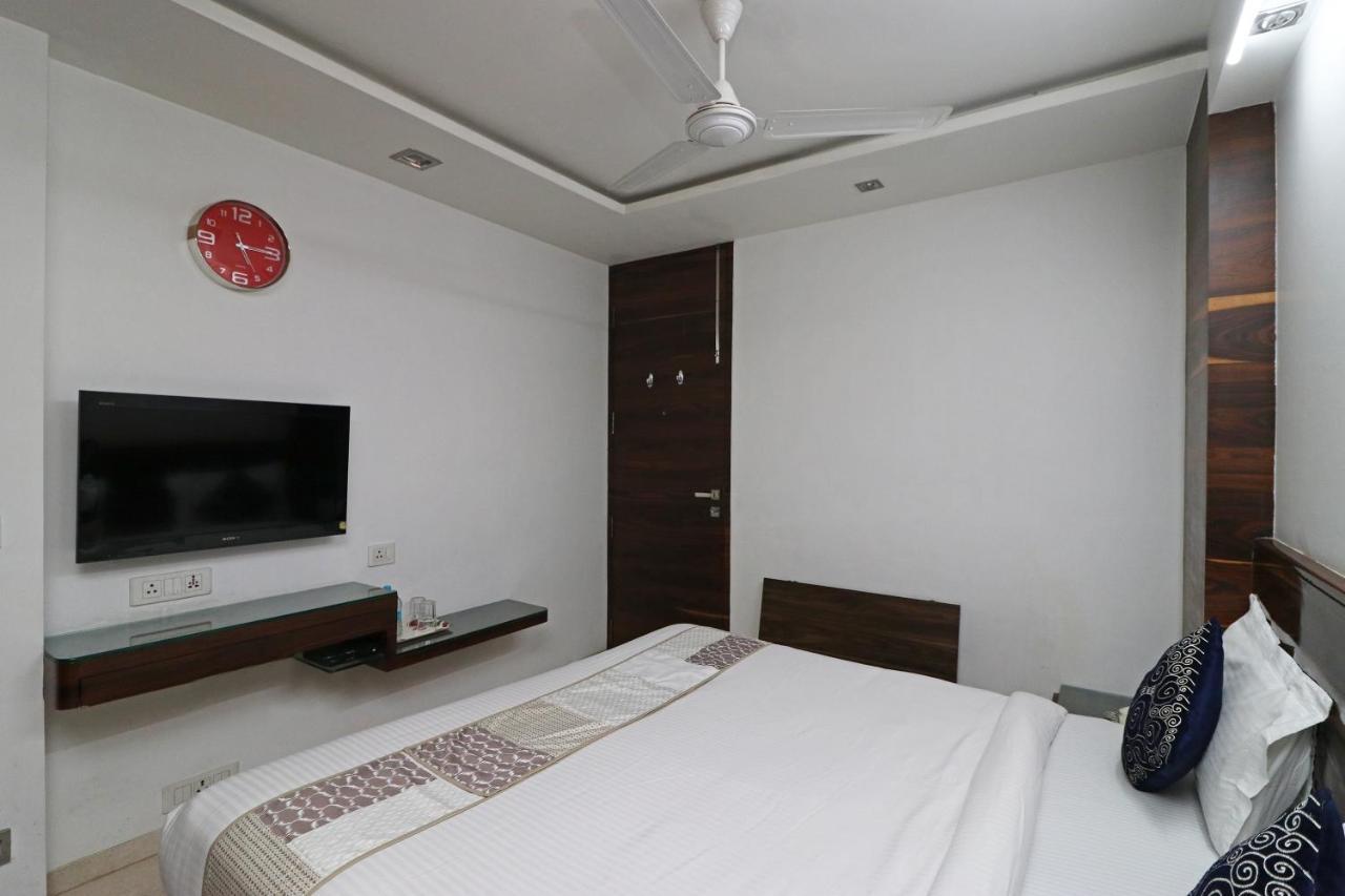 Oyo 9536 Bee For 3* New Delhi